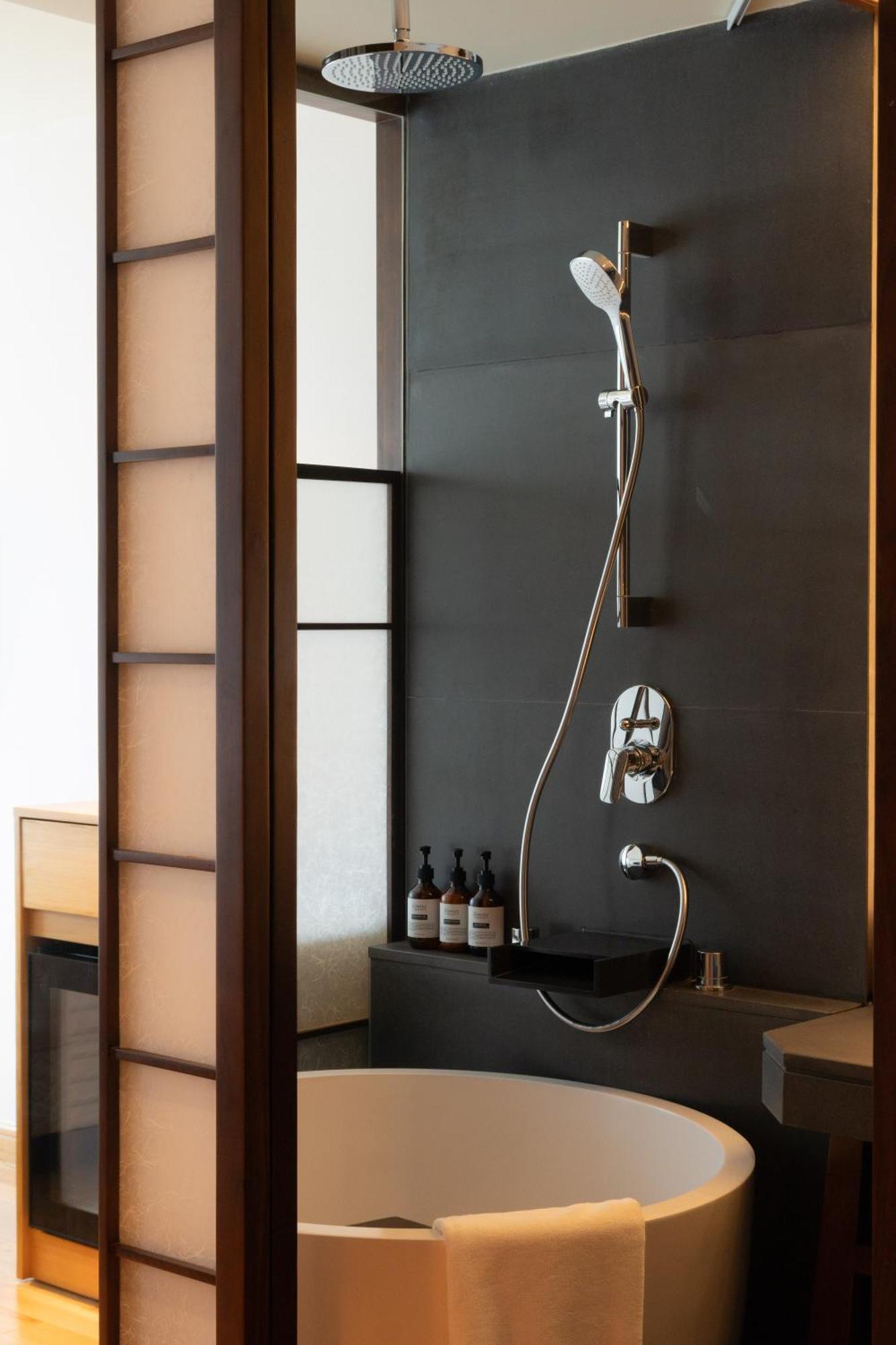 Suzu Saigon - A Boutique Hotel Хошимин Екстериор снимка