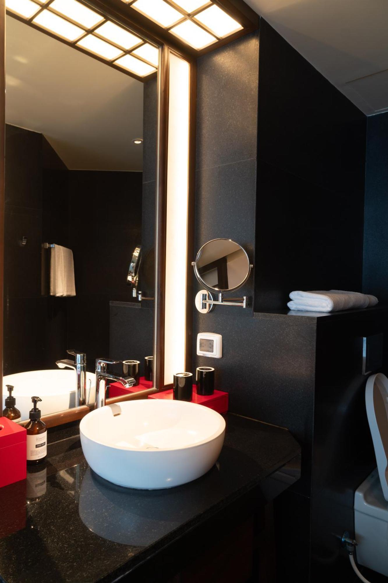 Suzu Saigon - A Boutique Hotel Хошимин Екстериор снимка